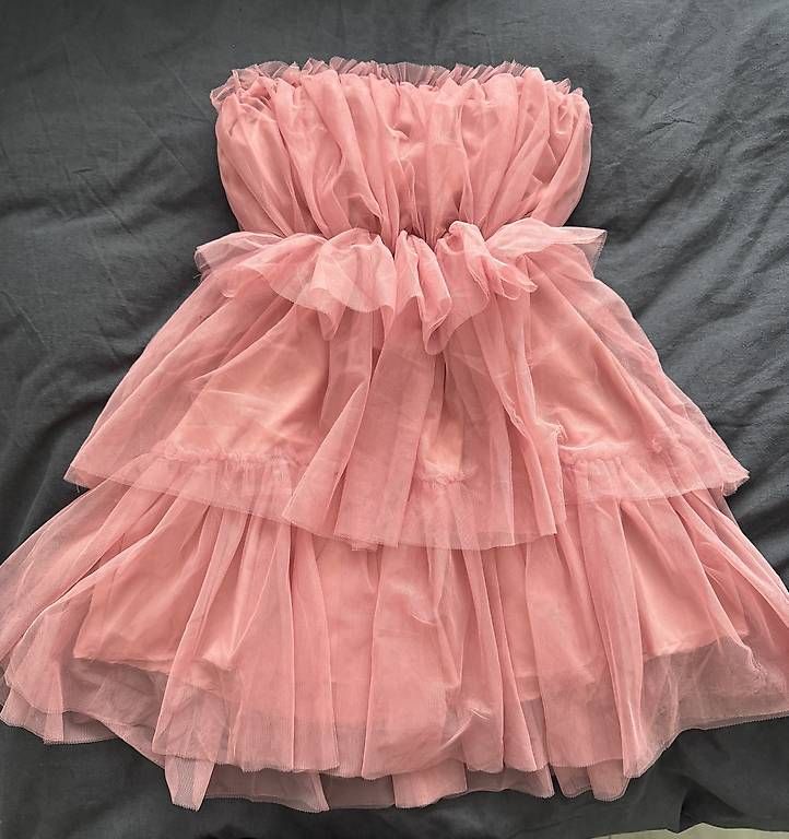 Vestiti: Kleid – Nuovo (secondo la descrizione) da Würenlingen venduto da agn_xs7b 1