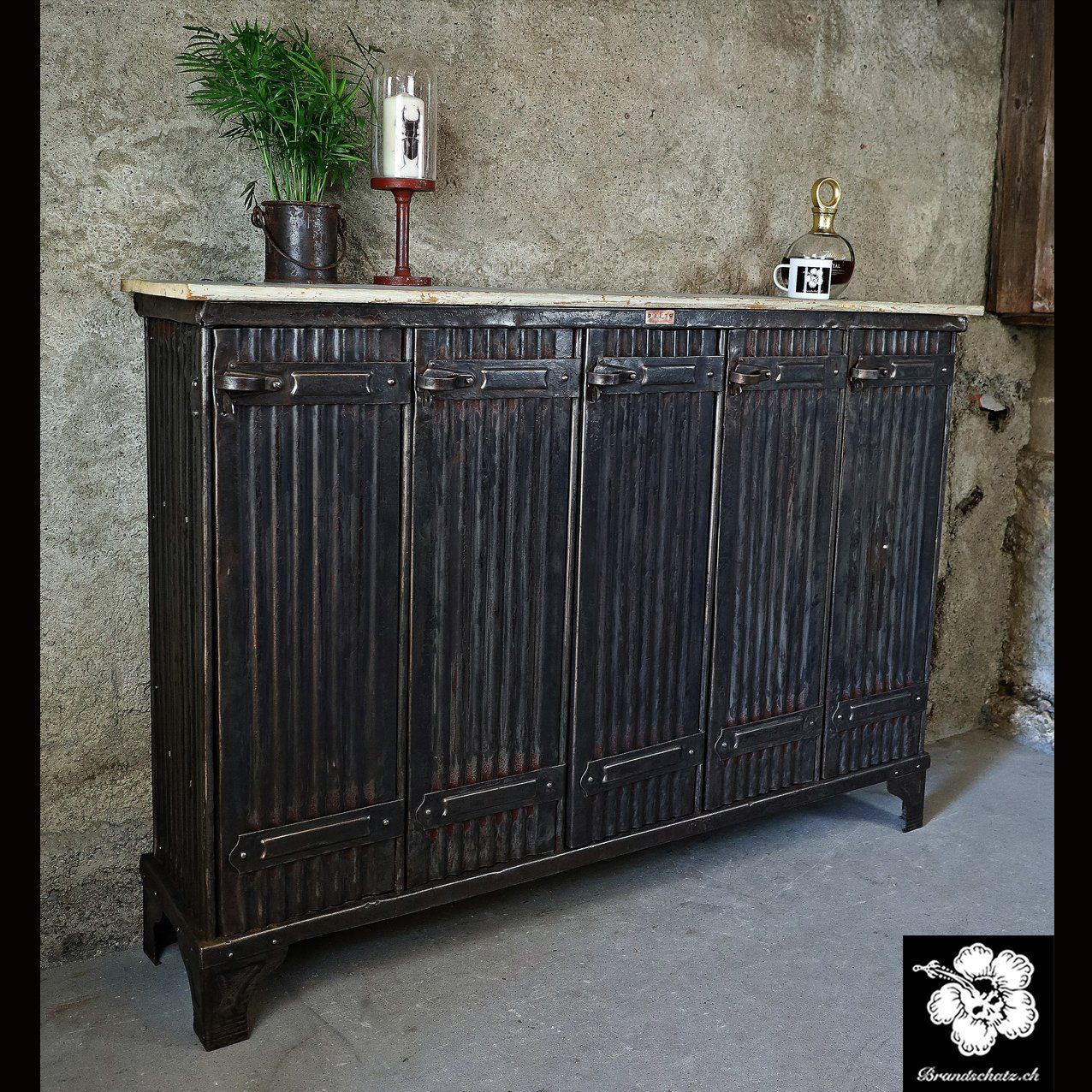 Cassettiere: Strafor Kommode / Sideboard / Vorratsschrank / Spind – Usato da Birrwil venduto da brandschatz_birrwil 1
