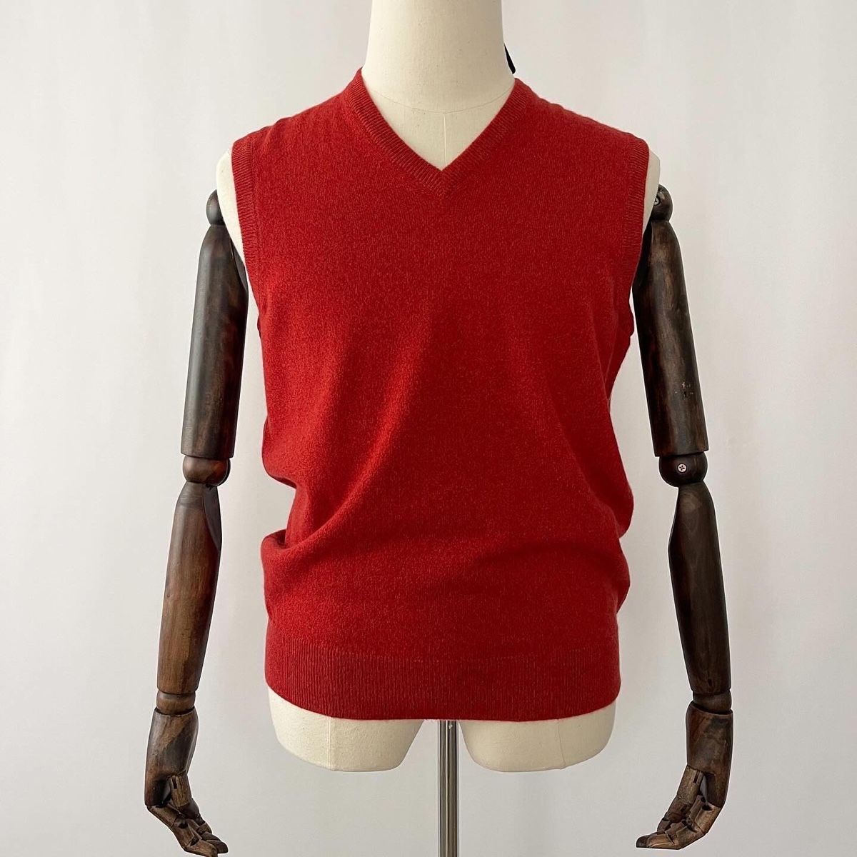 Gilet & Giacche: FERU Cashmere Vest new – Nuovo e nell'imballaggio originale da Freienbach venduto da Avviivva_Shop