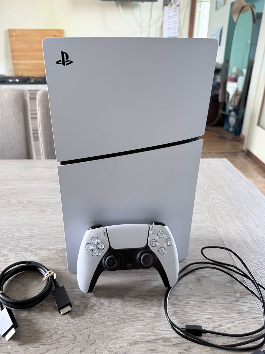 Sony Console: Console PS5 +Disk  – Nuovo (secondo la descrizione) da Vacallo venduto da Mo-ro12