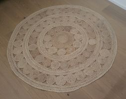 Tapis rond en jute décoré, diamètre 120 cm