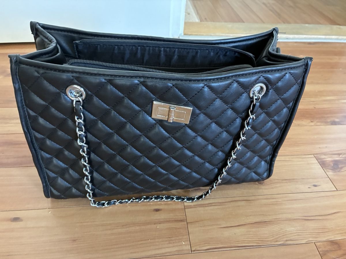 Sacs femmes: Handtasche schwarz gesteppt – D'occasion à Winterberg ZH par Badu95