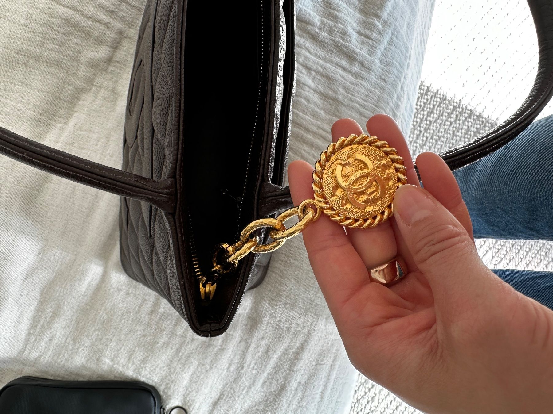 Chanel Borse da donna: Vintage impeccable Chanel Medaillon store chocolate brown – Usato da Zürich venduto da ThBaem 5