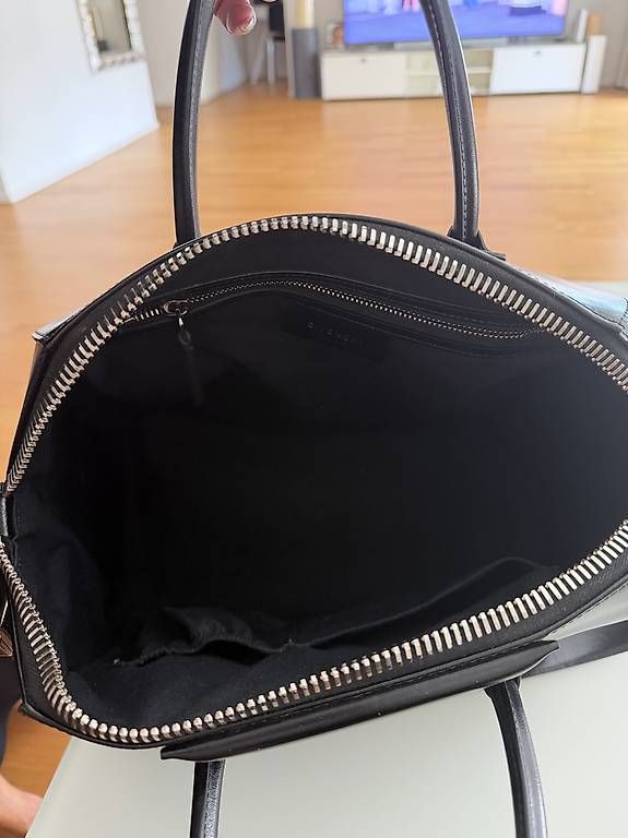 Taschen für Damen: Givenchy Tasche – Neu und originalverpackt aus Wittenbach von fil_k7gp 1