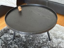 Schwarzer Couchtisch mit Holzmaserung – zeitlos schön!