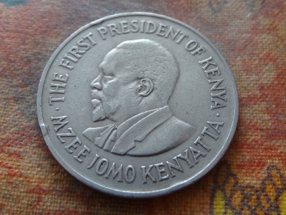 Toutes les monnaies: KENYA   1  Shiling   1973 – D'occasion à Romanel-sur-Lausanne par Swift13 1