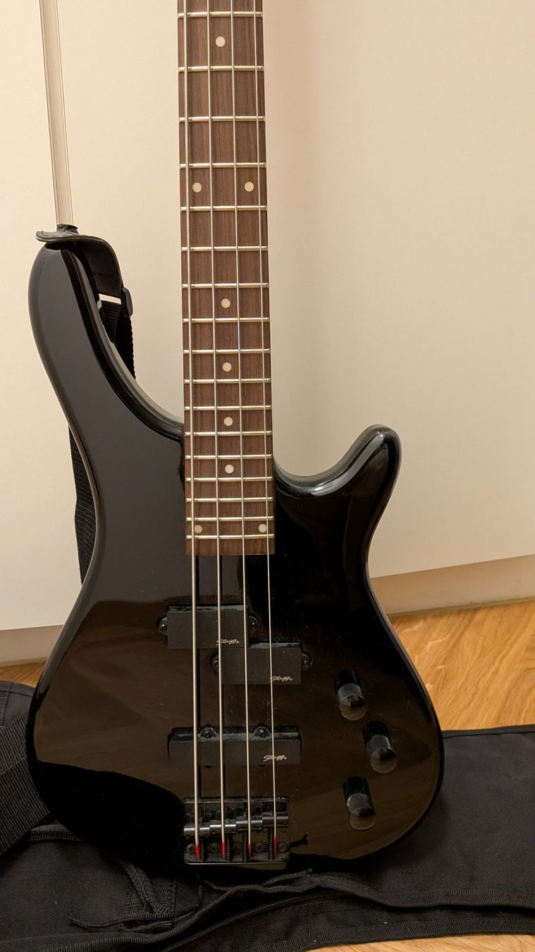 Strumenti musicali: Guitare E-bass Stagg – Usato da Apples venduto da lverschu 1