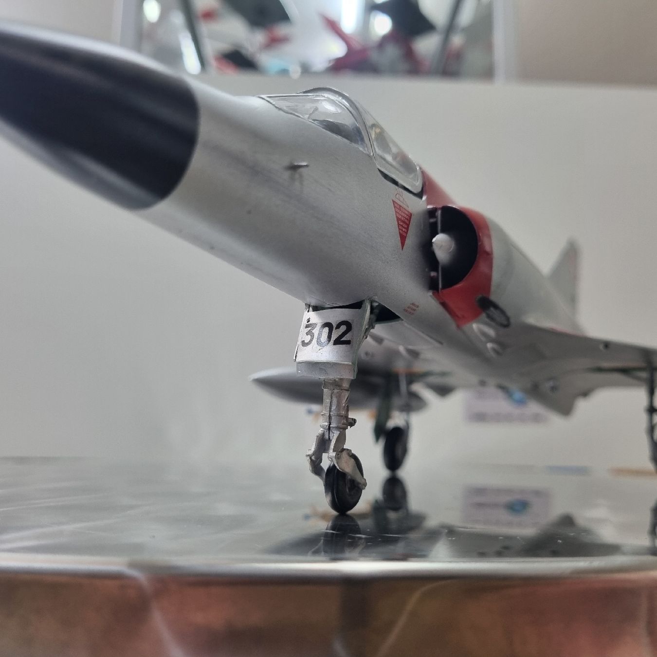 Schweizer Armee Kit di modellismo & Modellini statici: Schweizer Mirage III S J-2302, Flugzeugmodell 1:32 – Nuovo (secondo la descrizione) da Männedorf venduto da Modellbau-wyss 5