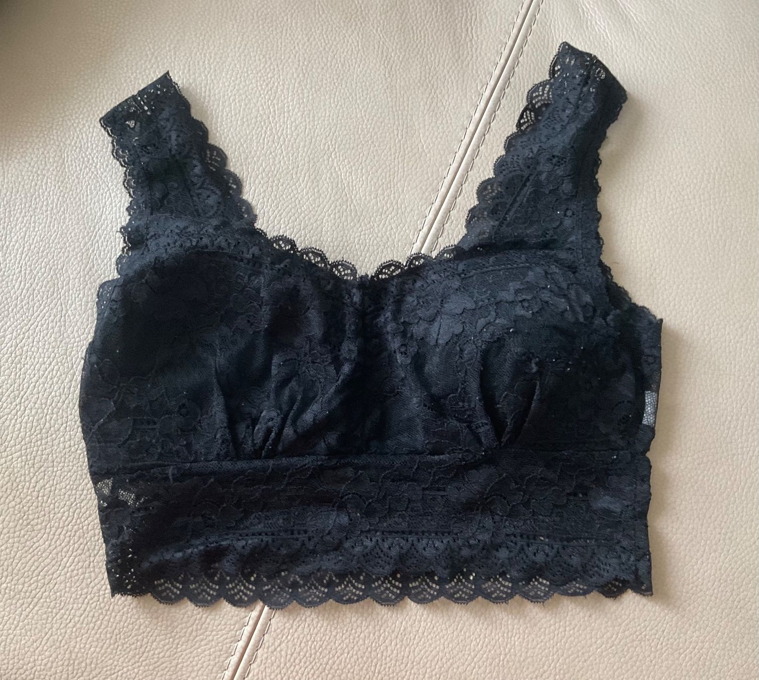 Altra biancheria intima: Brassiere en dentelle noire taille M – Usato da Genève venduto da Mazelyne