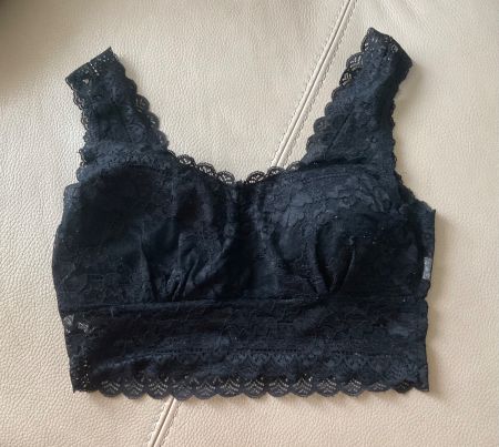 Brassiere en dentelle noire taille M
