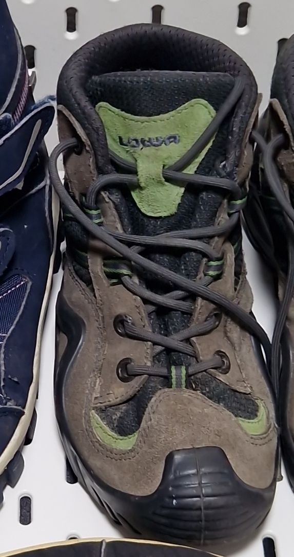 Lowa Scarpe per ragazzi: Robuste Lowa Wanderschuhe, Grösse 35 – Usato da Gwatt (Thun) venduto da Letzte-Chance-III 1