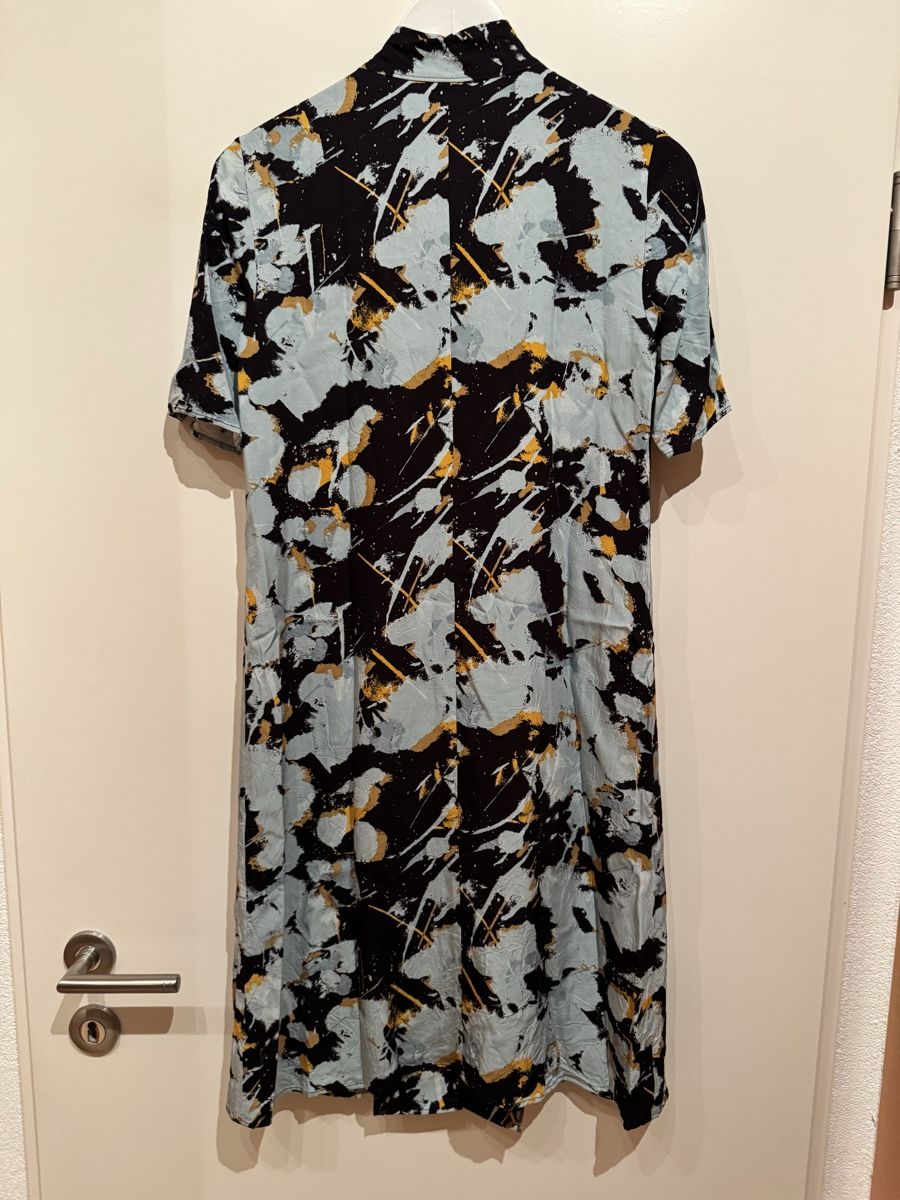 Hugo Boss Kleider: Hugo Boss patterned dress, size 36, short sleeves – Gebraucht aus Turbenthal von elizameise 5