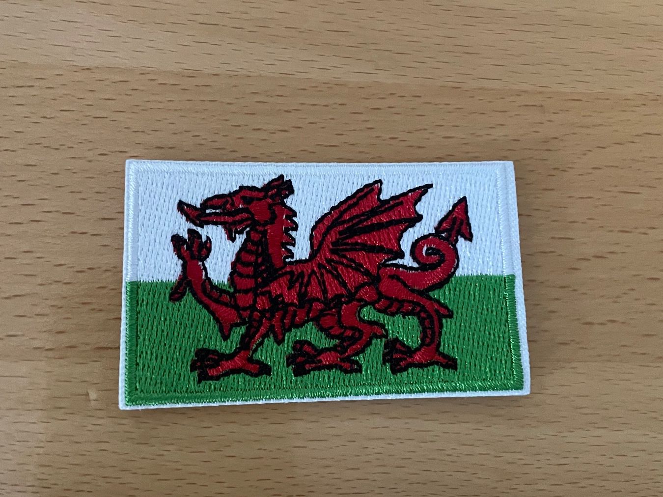 Toppe: Wales Flagge Patch Sticker Aufnäher – Nuovo (secondo la descrizione) da Horn venduto da abutre72