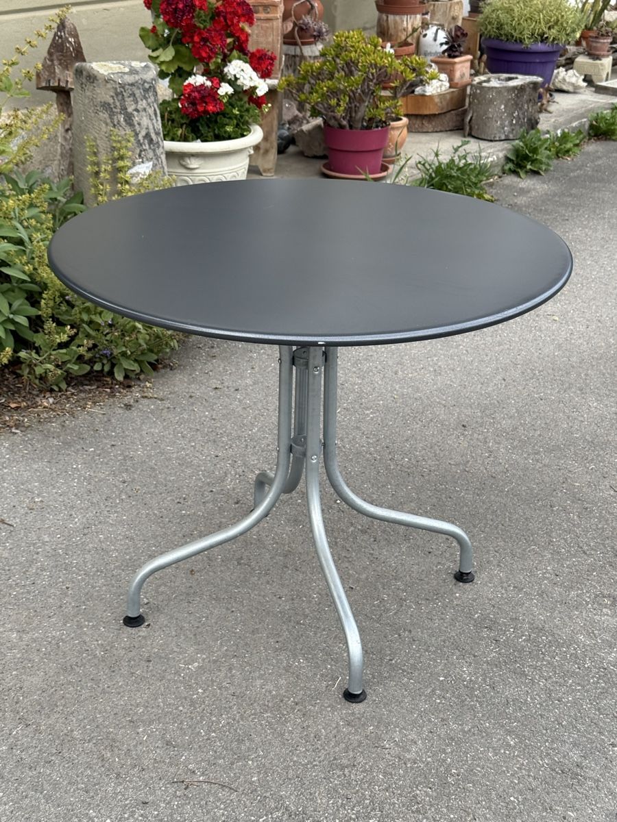 Schaffner Tavoli: Gartentisch Schaffner rund Metall Top Zustand  – Usato da Konolfingen venduto da petzipetz
