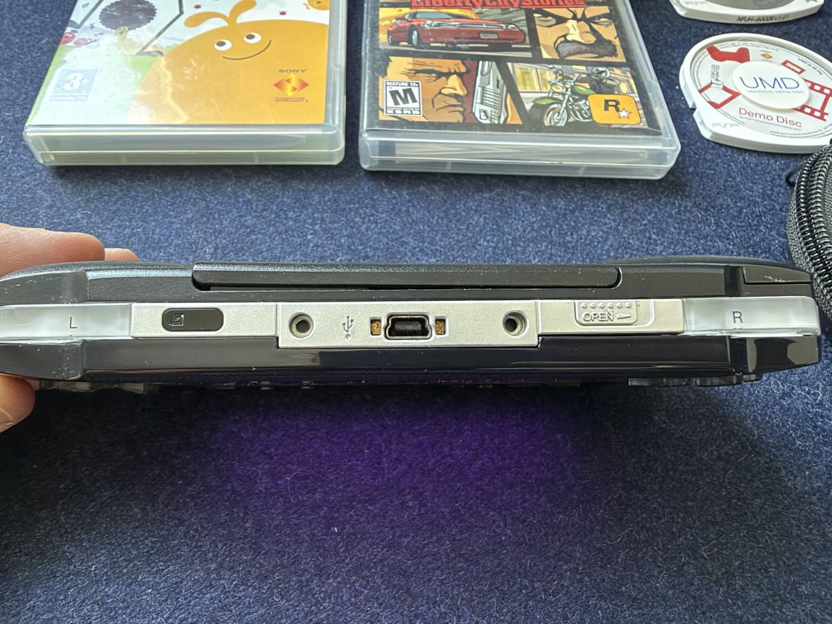 Sony Consoles: Sony PSP-1004 complete set + games – D'occasion à Zürich par jankais3r 3