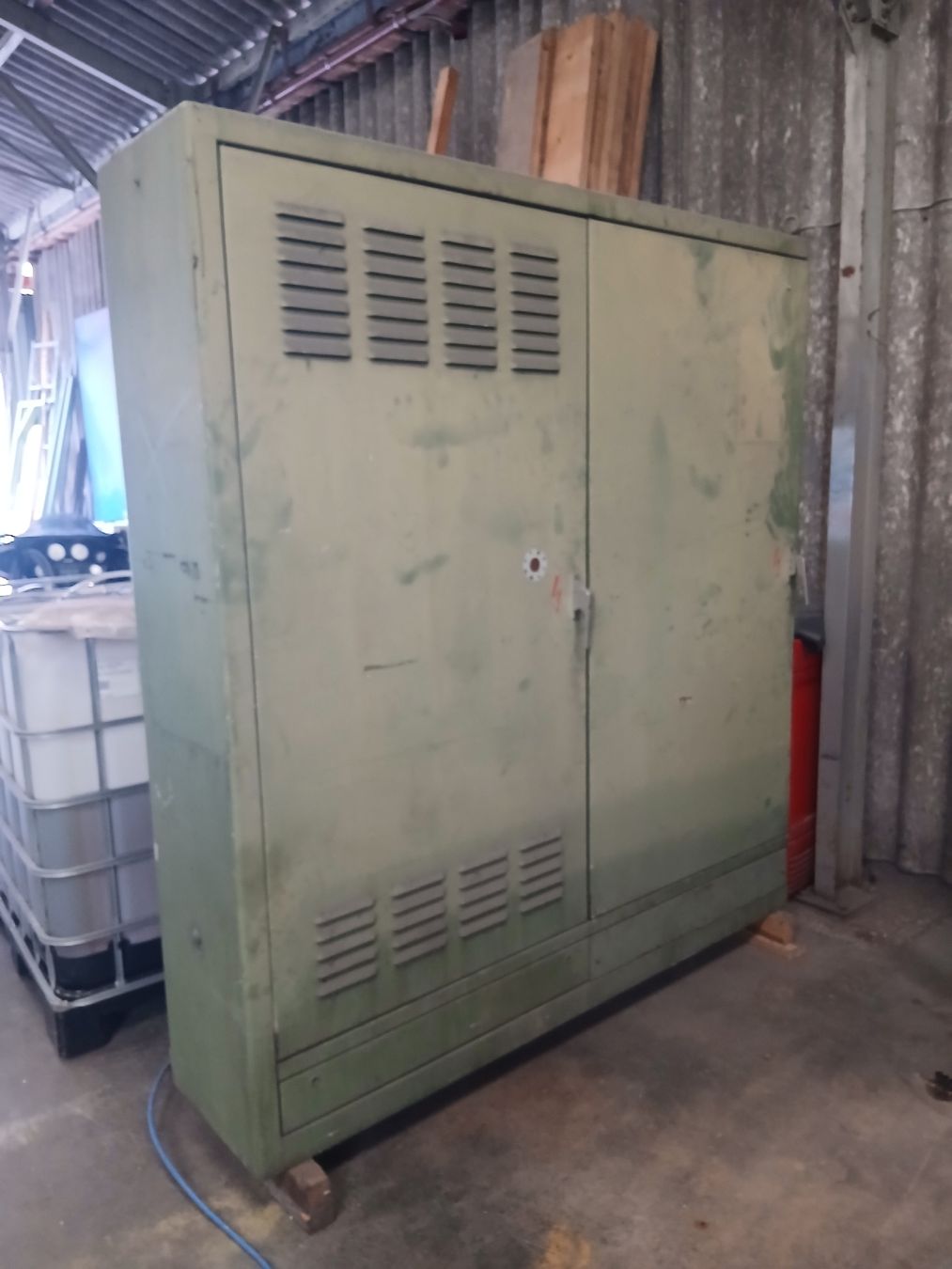 Armadi: metallschrank – Usato da Neuenegg venduto da sin_8lds 1
