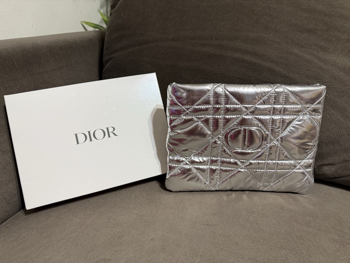 Dior Borse: Dior Silver Quilted Cannage Pouch – Nuovo e nell'imballaggio originale da Luzern venduto da sas_r89l