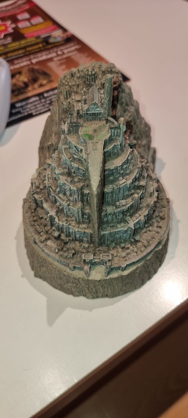 Tutte le decorazioni: Minas Tirith première édition – Usato da Vernayaz venduto da Elvipar