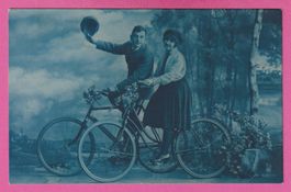 Kitsch Liebespaar mit Velo / Rückseite beschrieben