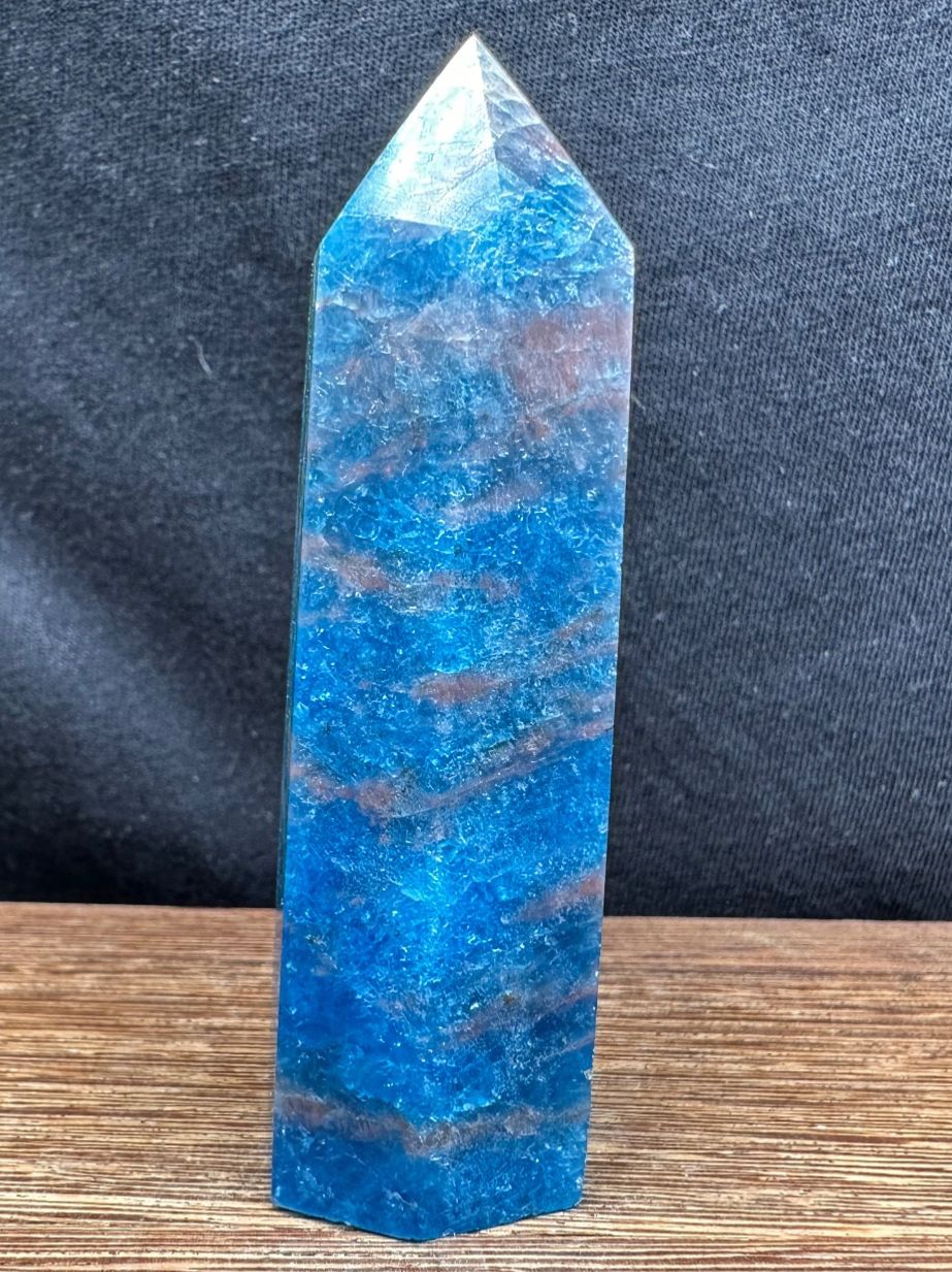 Minerali & Pietre curative: Blauer Apatit Obelisk, Turm, Spitze – Nuovo e nell'imballaggio originale da Männedorf venduto da Handschmeichler 1