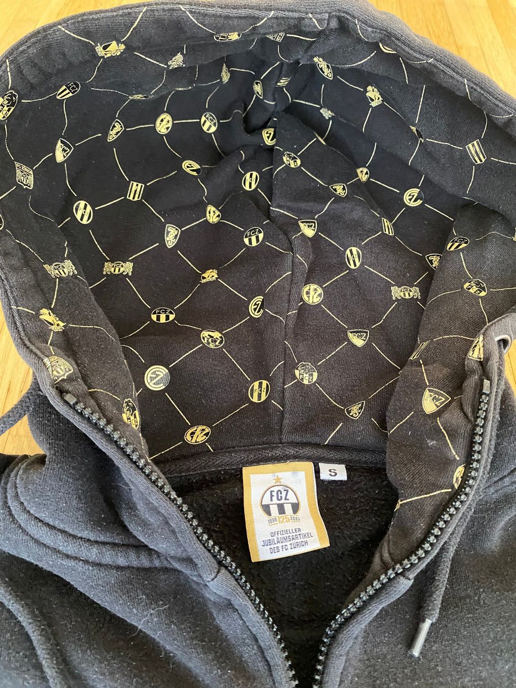 FCZ Pulls et sweat-shirts: FCZ-Pullover / -Hoodie "125 Jahre" – D'occasion à Zürich par fluver 1