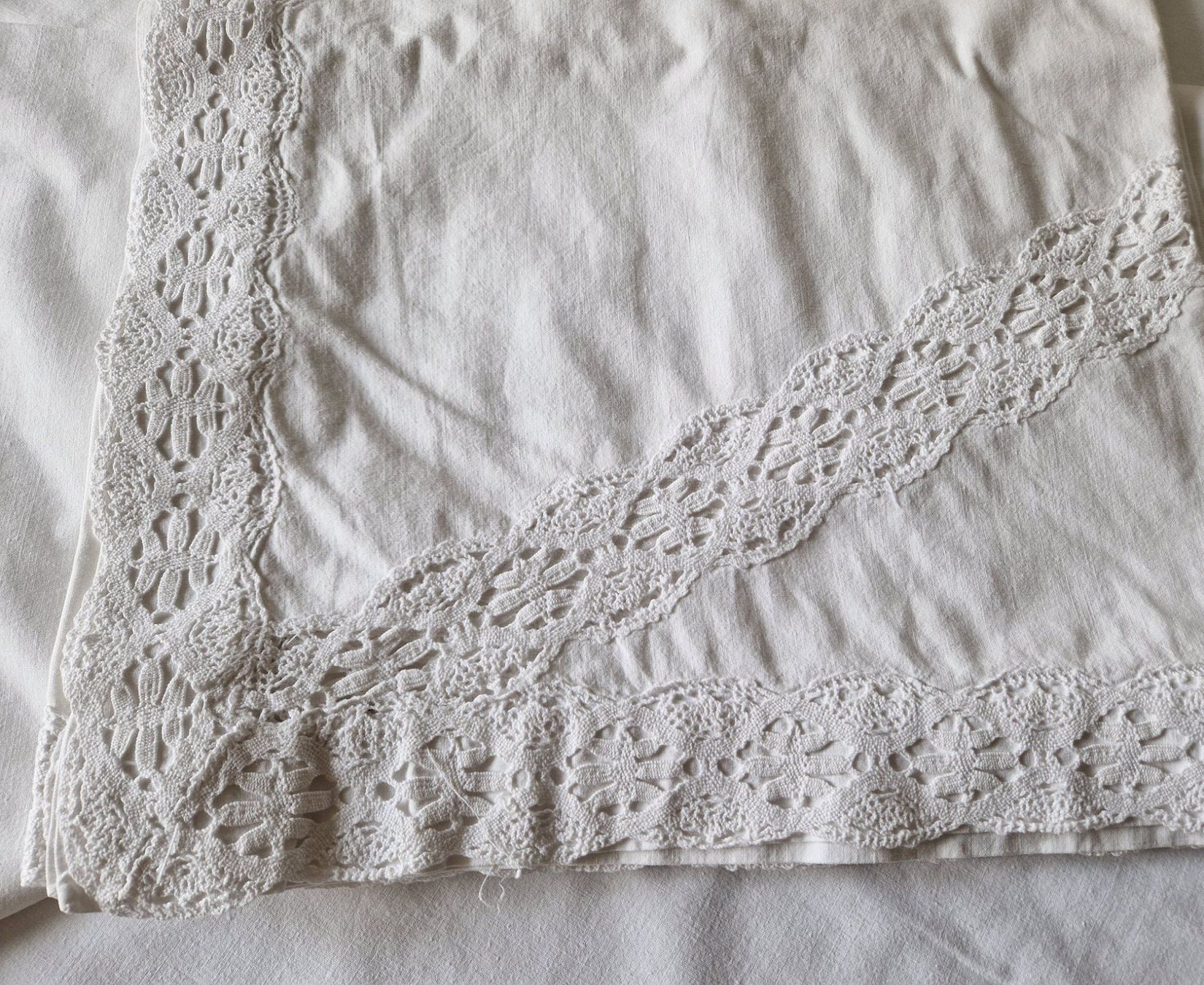 Biancheria da letto: Vintage  Bettwäsche Set mit Klöppelspitze – Usato da Bern venduto da Antikbatik 4