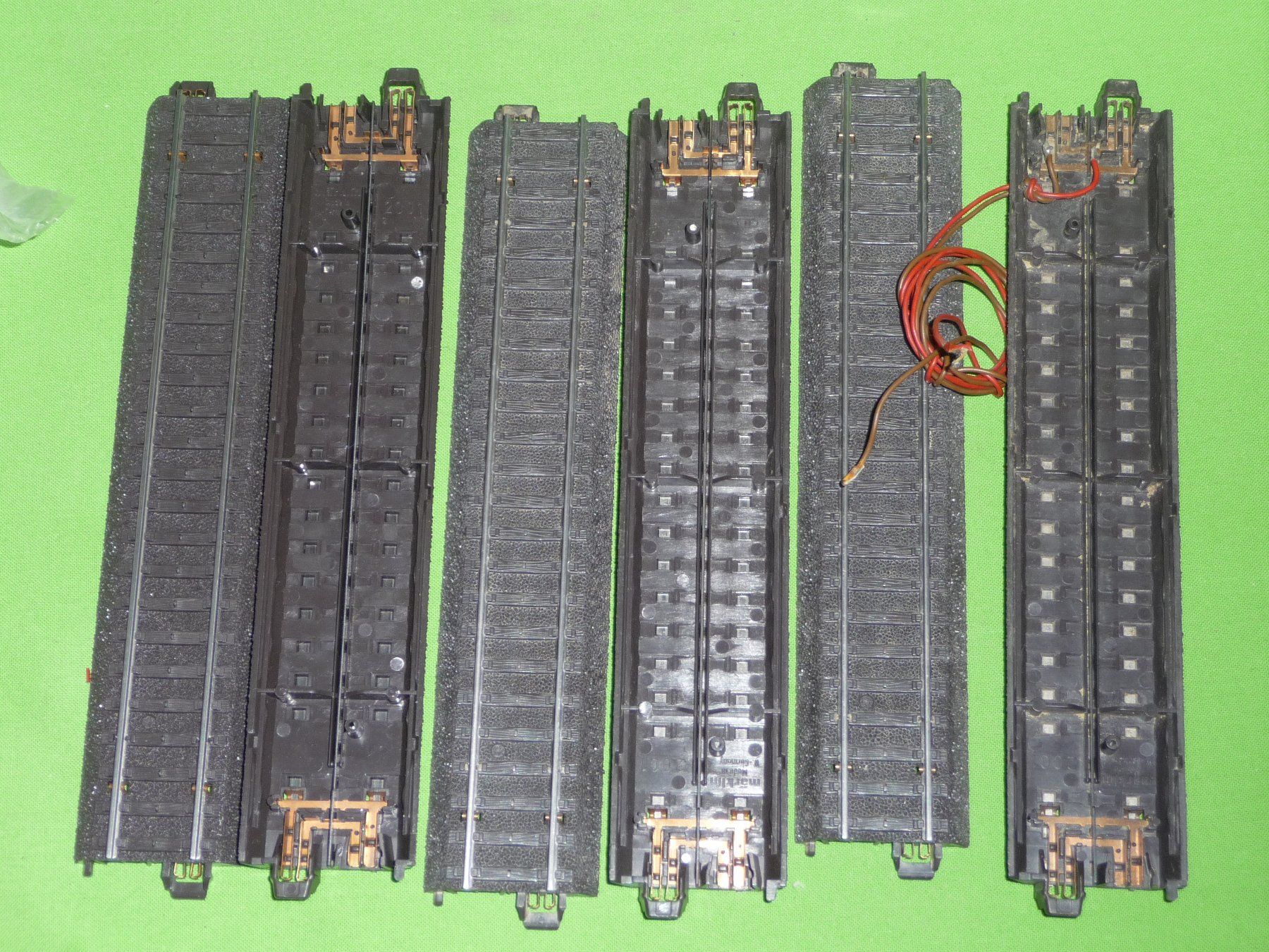 Märklin Modellini di ferrovie: Märklin 2001 ALPHA Gerade 6 Stück technisch ok, nur dreckig – Usato da Winterthur venduto da Ricardo211 1