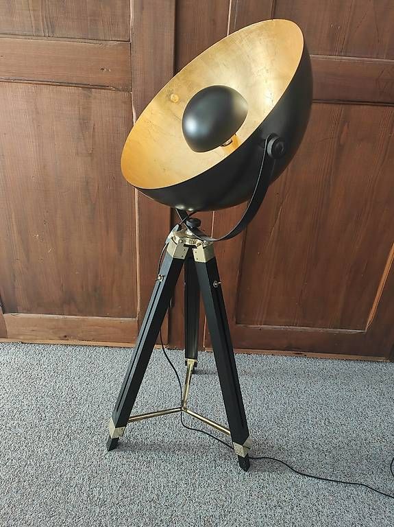 Lampes: Covaleda Stehlampe – D'occasion à Oberdiessbach par Stefan_Schuepbach