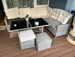 Rattan Lounge Set grau mit Tisch und Hockern gebraucht