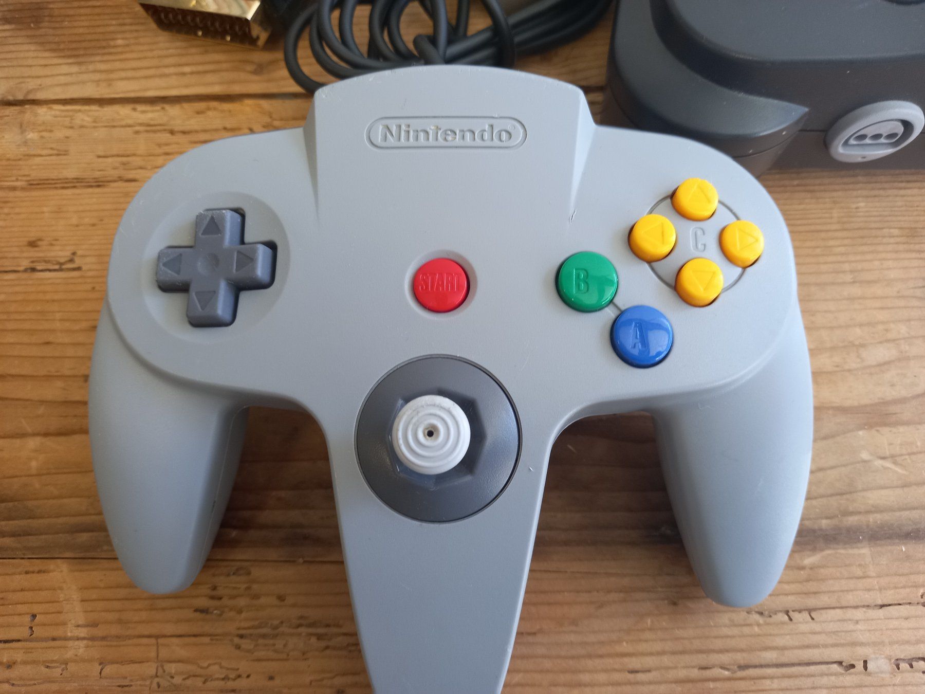 Nintendo Console: Nintendo 64 konsol mit 1 Kontroller – Usato da Prez-vers-Siviriez venduto da Monija70 2