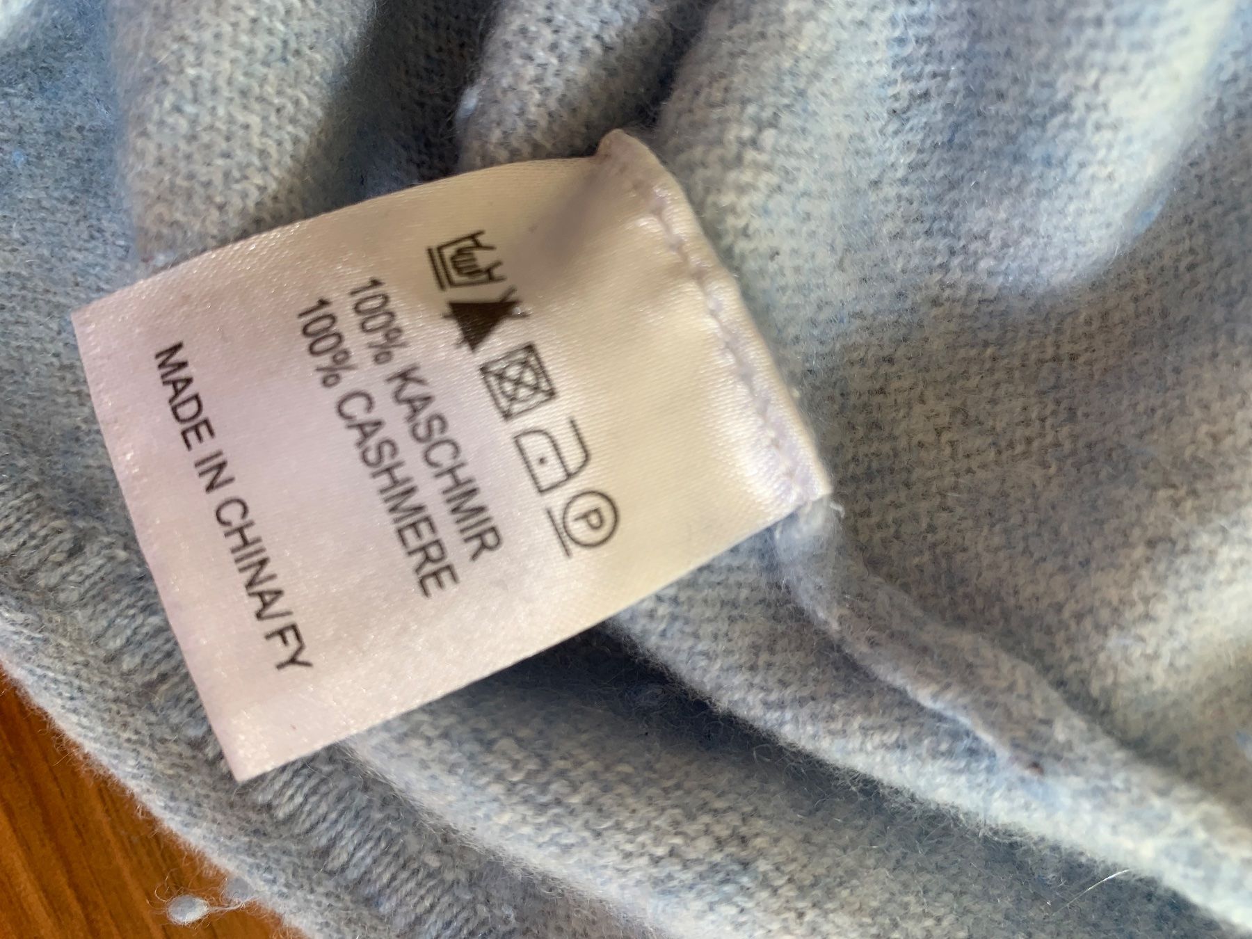 Maglioni & Felpe: Cashmere Pullover, hellblau, Gr. S/M, Kuschelweich – Usato da Meiringen venduto da Stuffandmore 1