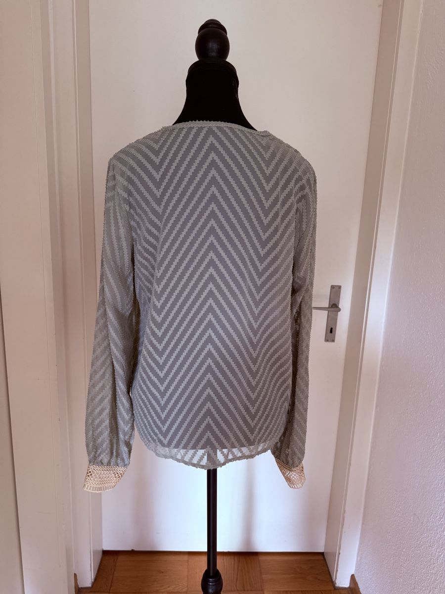 Blusen: Boho Bluse in graugrün mit Spitzeneinsatz – Neu (gemäss Beschreibung) aus Zürich von Indigo2012 2