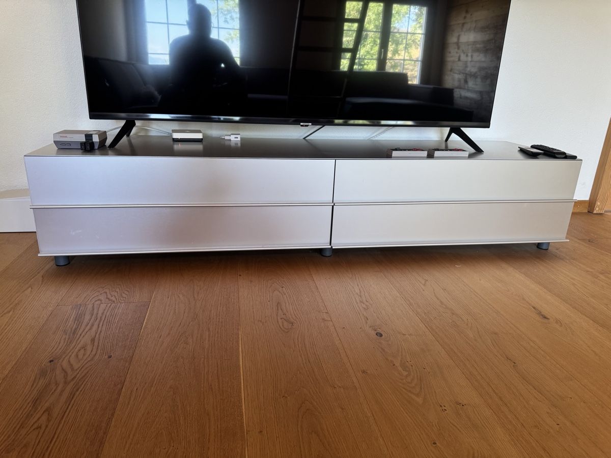 Team By Wellis Mobili TV: Sideboard Team by Wellis Aluminium  – Usato da Zuchwil venduto da Bluejay79 1
