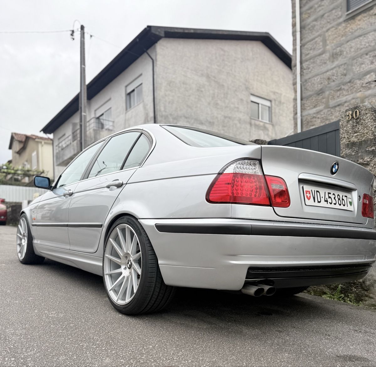 BMW Automobili: BMW e46 320i 170ch – Usato da Lausanne venduto da far_2dyj