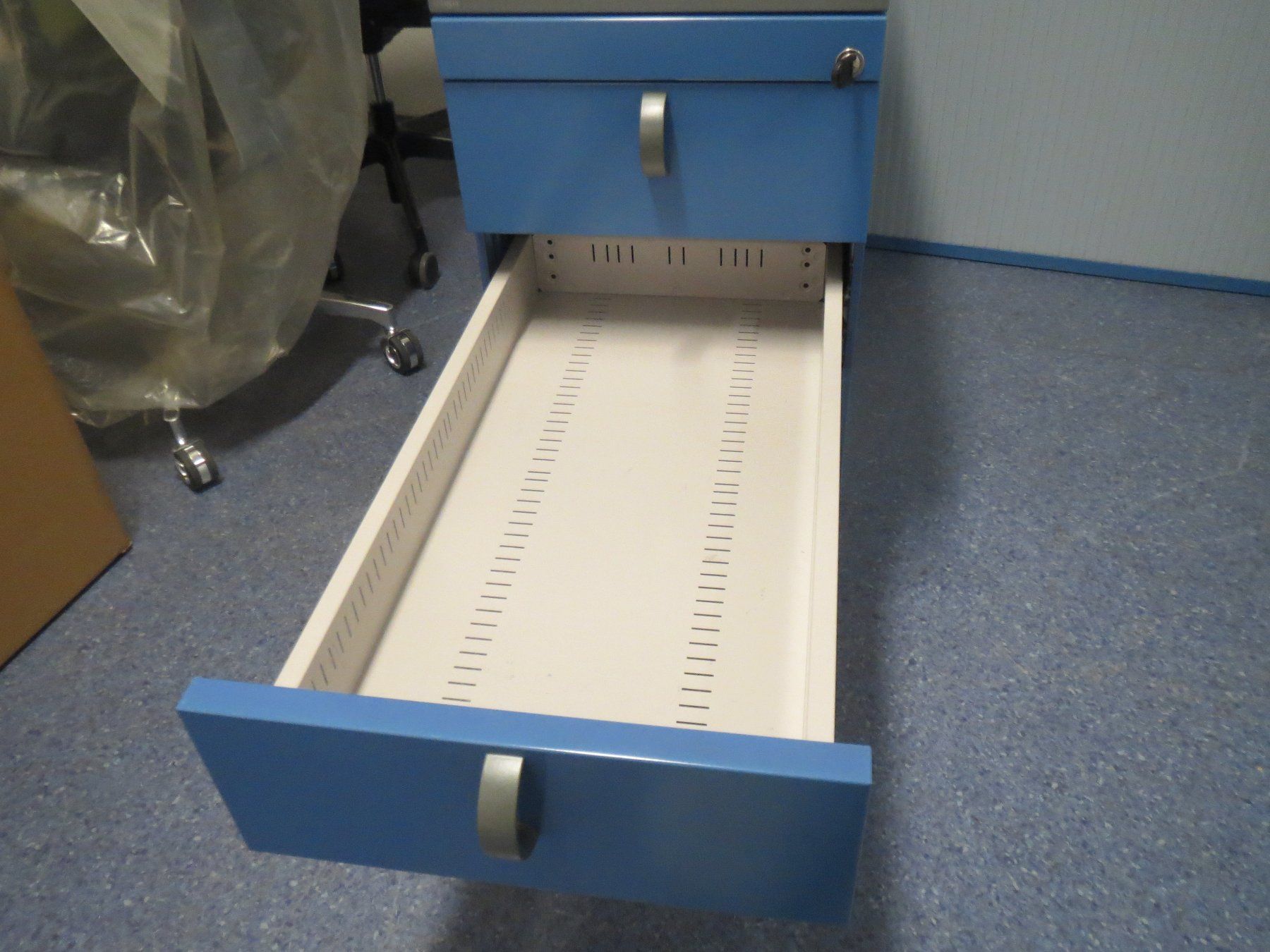 Lista Korpus: Lista Korpus Metall blau – Gebraucht aus Hüttwilen von Andmithand 3