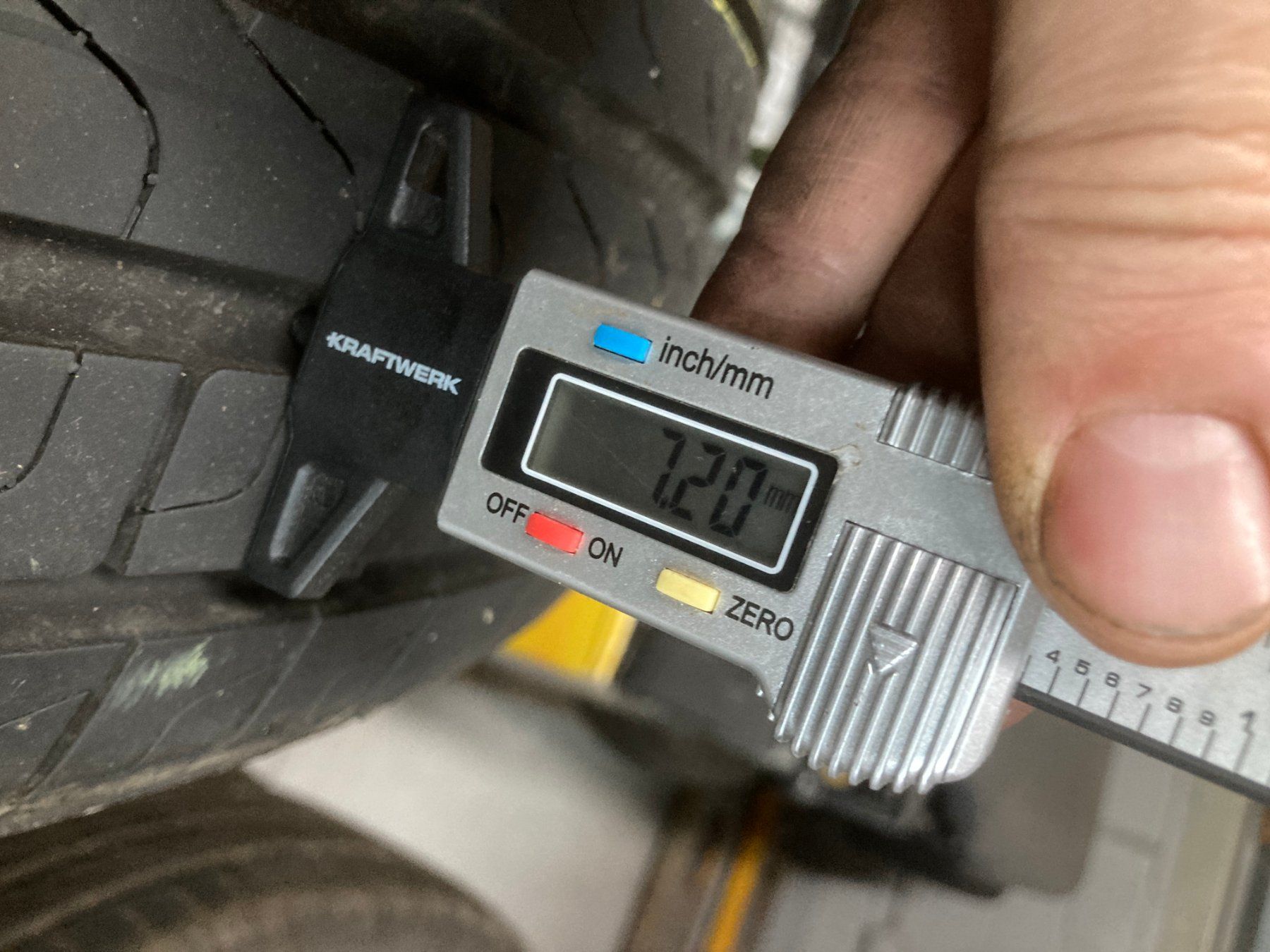 Pirelli Pneus & Kompletträder: 205/60R16 Sommerpneu Pirelli – Gebraucht aus Cham von WB2223 6