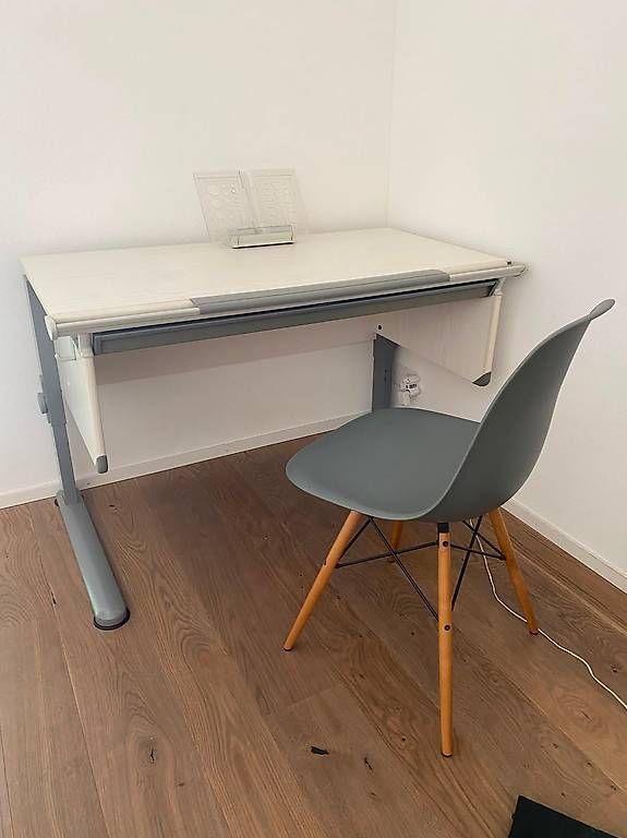 Schreibtische: Schreibtisch Höhenverstellbar – Gebraucht aus Fribourg von grainer01