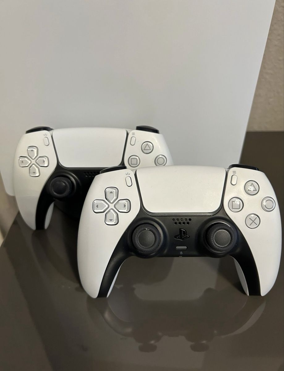 Sony Console: PlayStation 5 Disc Edition 2 Controller inkl  – Usato da Wallenwil venduto da Haenggijoergjosef 1
