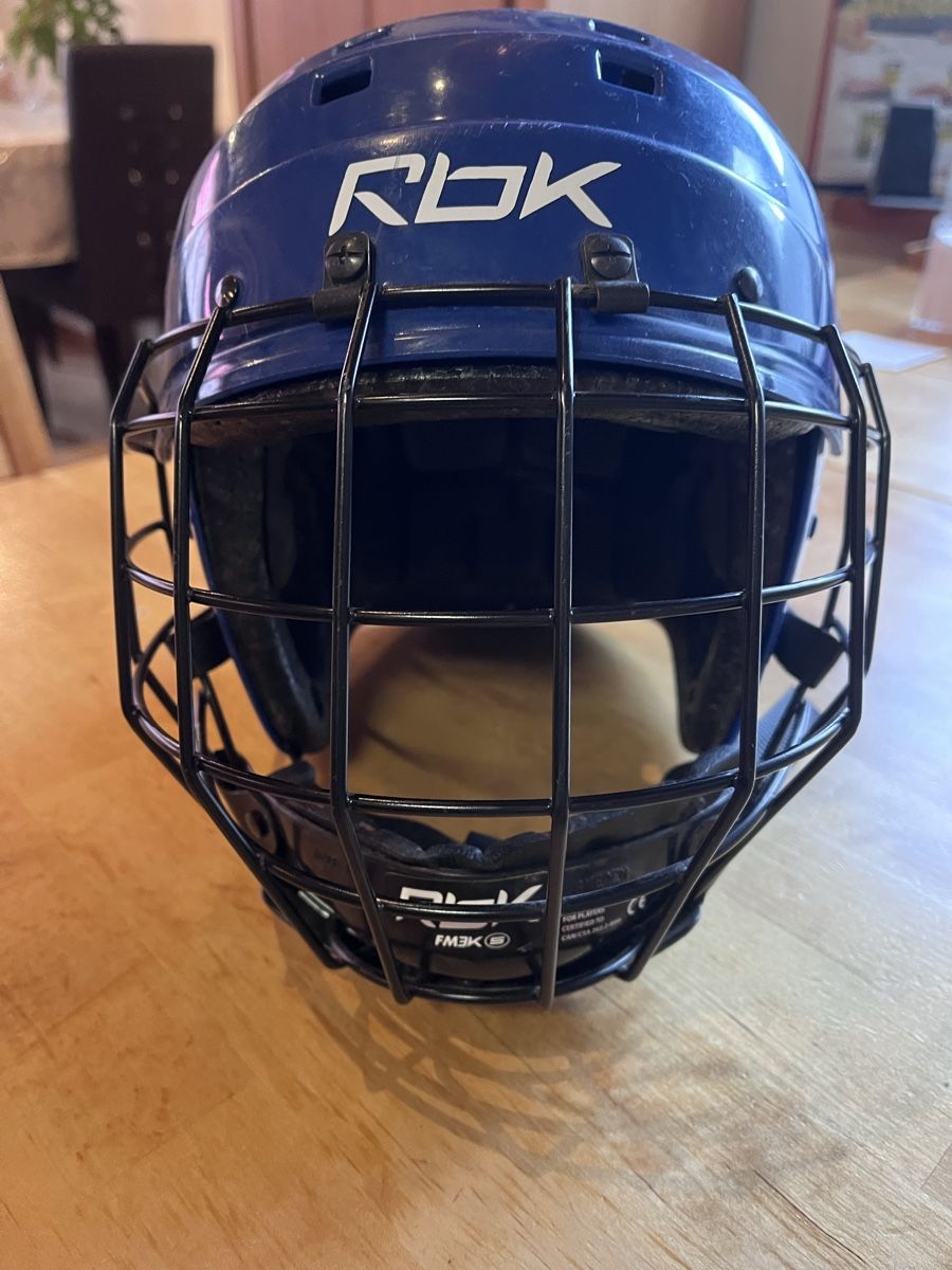 Reebok Helme: Hockeyhelm Reebok 50-57cm – Gebraucht aus Zermatt von kik_jj6q