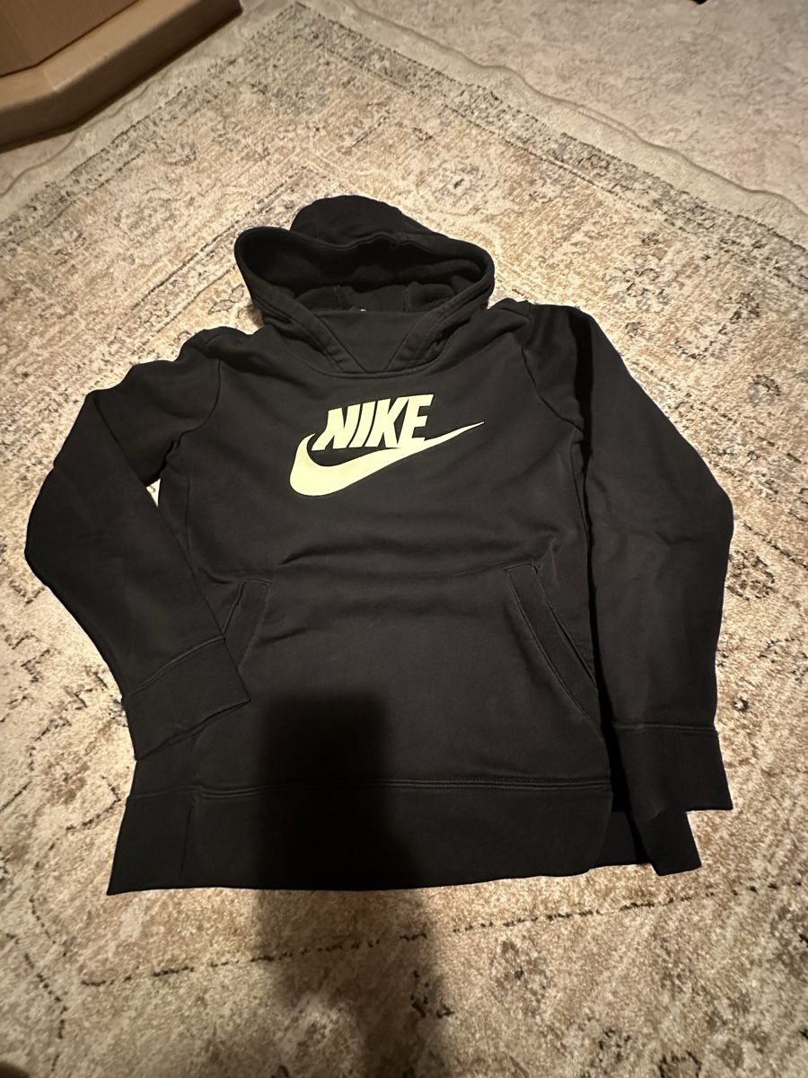 Nike Maglioni & Felpe: Nike Kapuzenpullover schwarz Grösse 137-146 – Usato da Pratteln venduto da milisandra 2