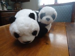Maman et bébé panda