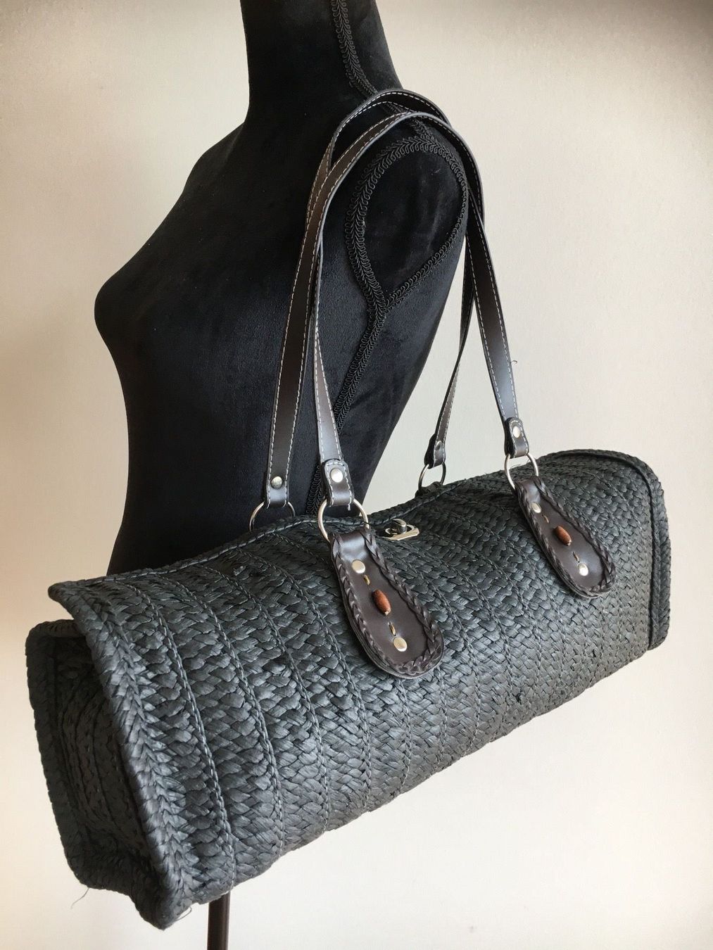 Taschen für Damen: Geflochtene Handtasche, dunkel – Neu (gemäss Beschreibung) aus Luzern von Jiggy_8898