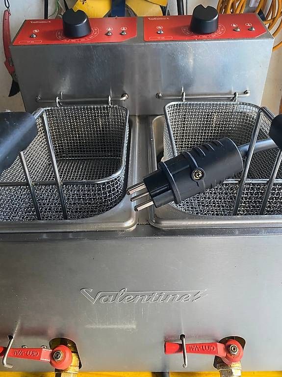 Cucine complete: Vend une friteuse Tf 55 double bacs Valentine – Usato da Martigny venduto da seater 2