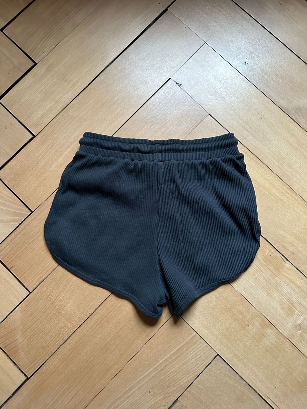 Bershka Pantaloni: BERSHKA - Shorts blau S – Usato da Zürich venduto da Diazaio 1