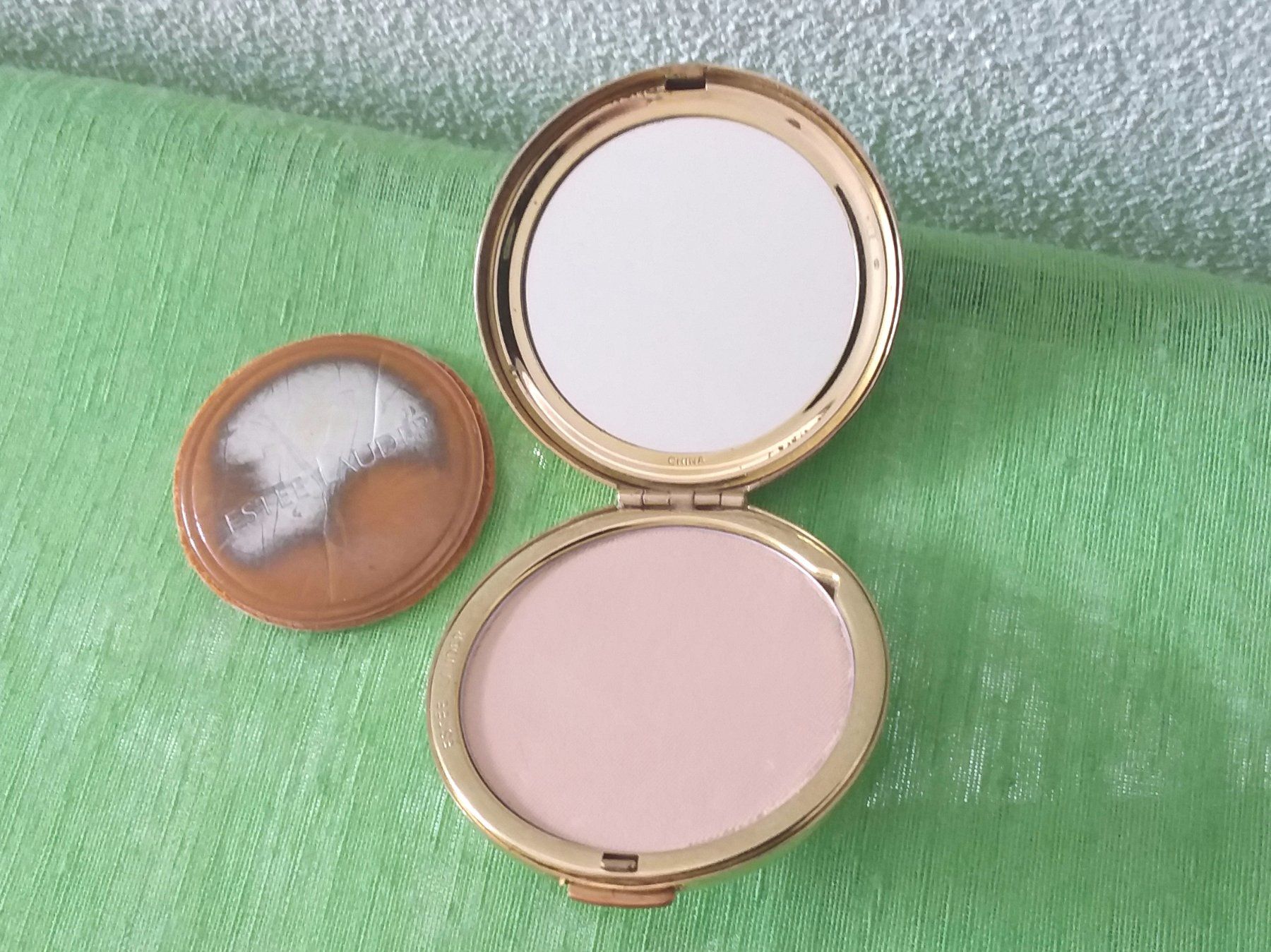 Estée Lauder Make-up: ESTEE LAUDER Puderdose, Lucidity, Transparent 01 – Nuovo (secondo la descrizione) da Uitikon Waldegg venduto da Risibisi7 2