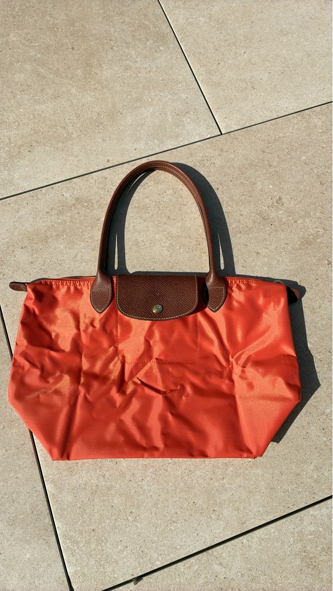Longchamp Borse da donna: Handtasche Longchamp Le Pliage orange gebraucht – Usato da Bettlach venduto da Brissoni 1