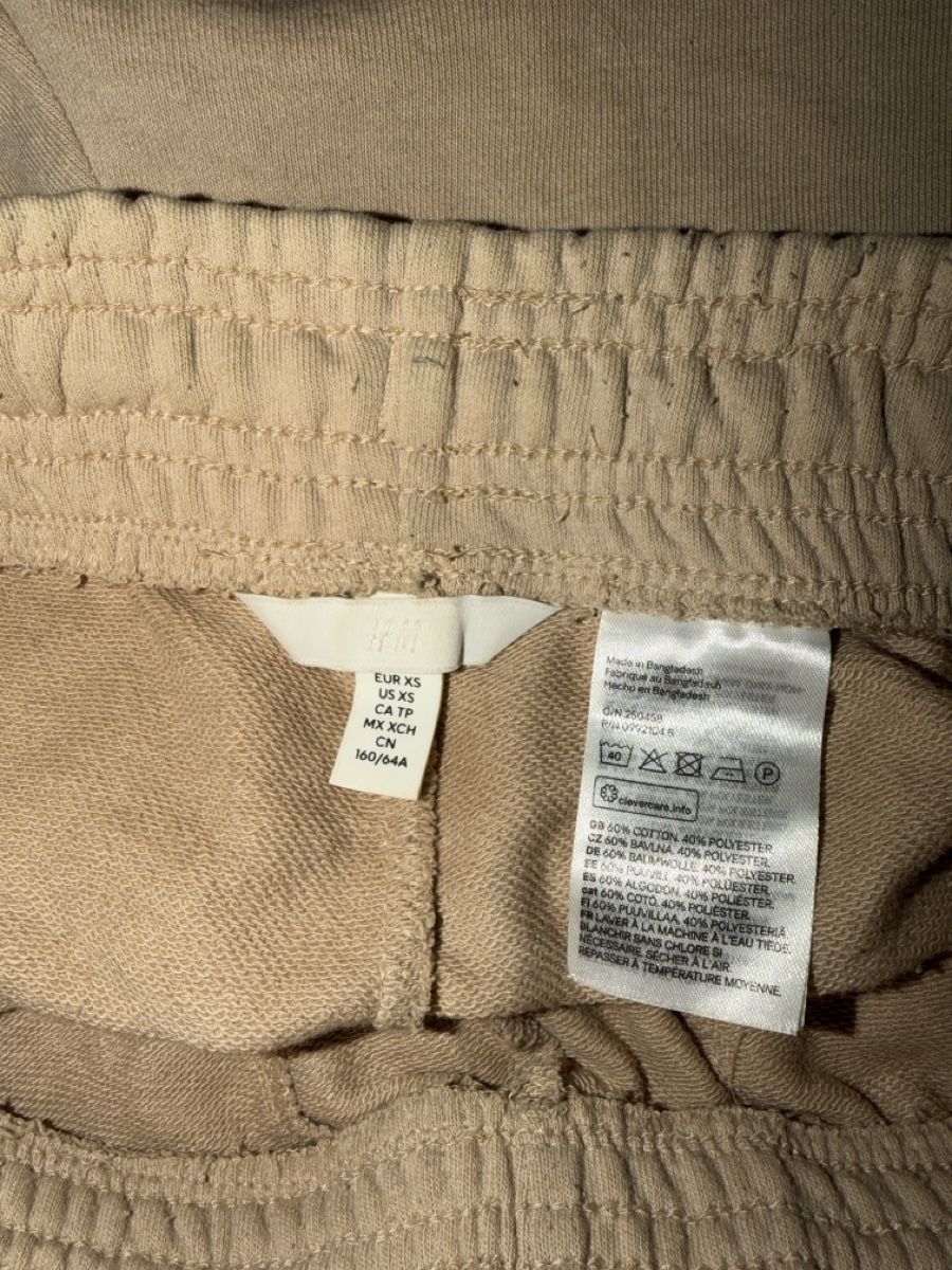 H&M Pantaloni: Short beige H&M  – Usato da Le Locle venduto da Mayd_h 2