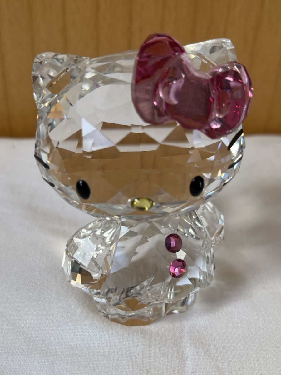 Swarovski Figuren: Swarovski Hello Kitty, limited Edition, neuwertig! – Gebraucht aus Münchenstein von Sozial_Labor_Brocki 1