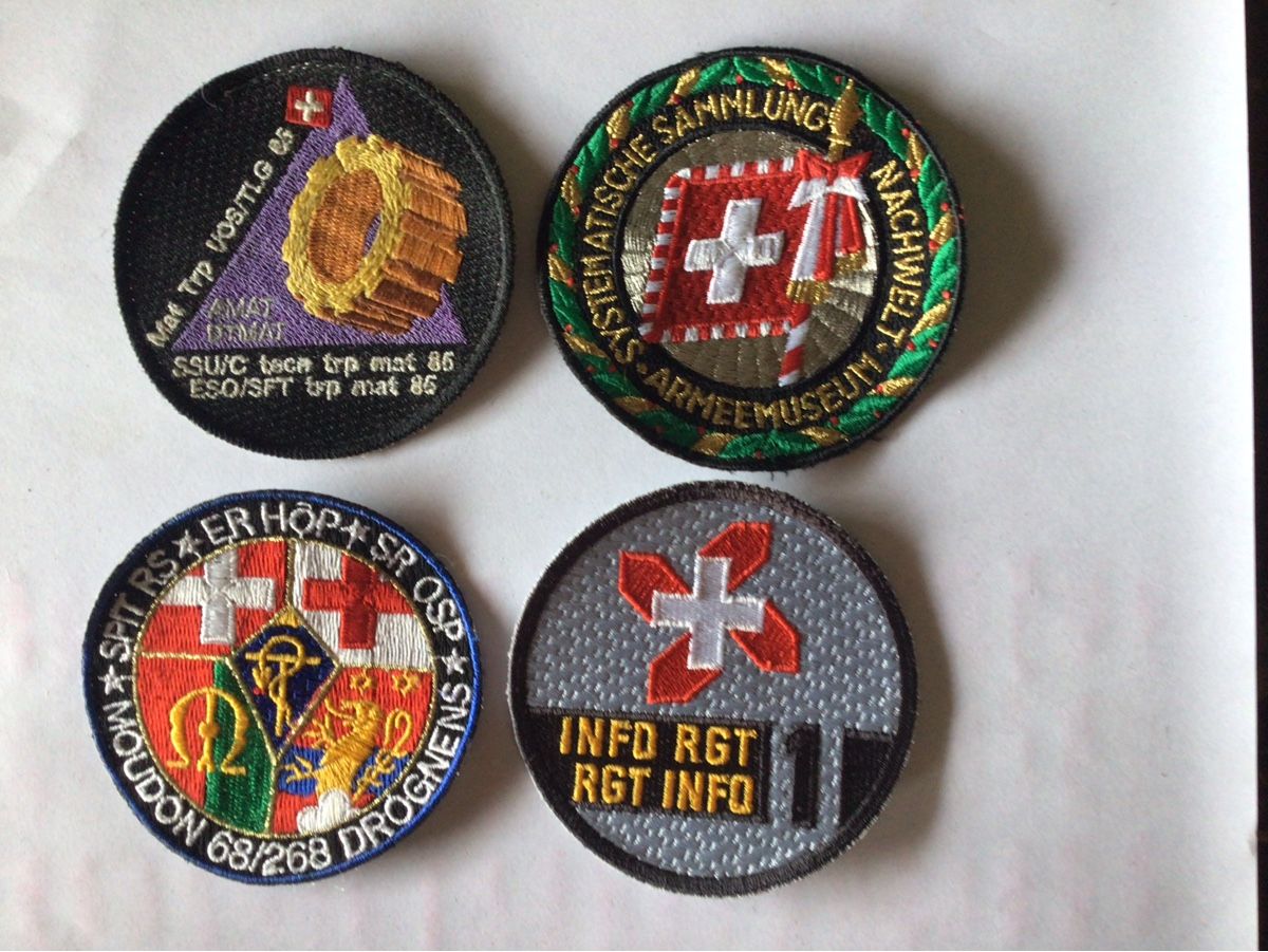 Schweizer Armee Placchette & Badge: ADGES A 95 – Usato da Crête-à-l'oeil venduto da Mga2