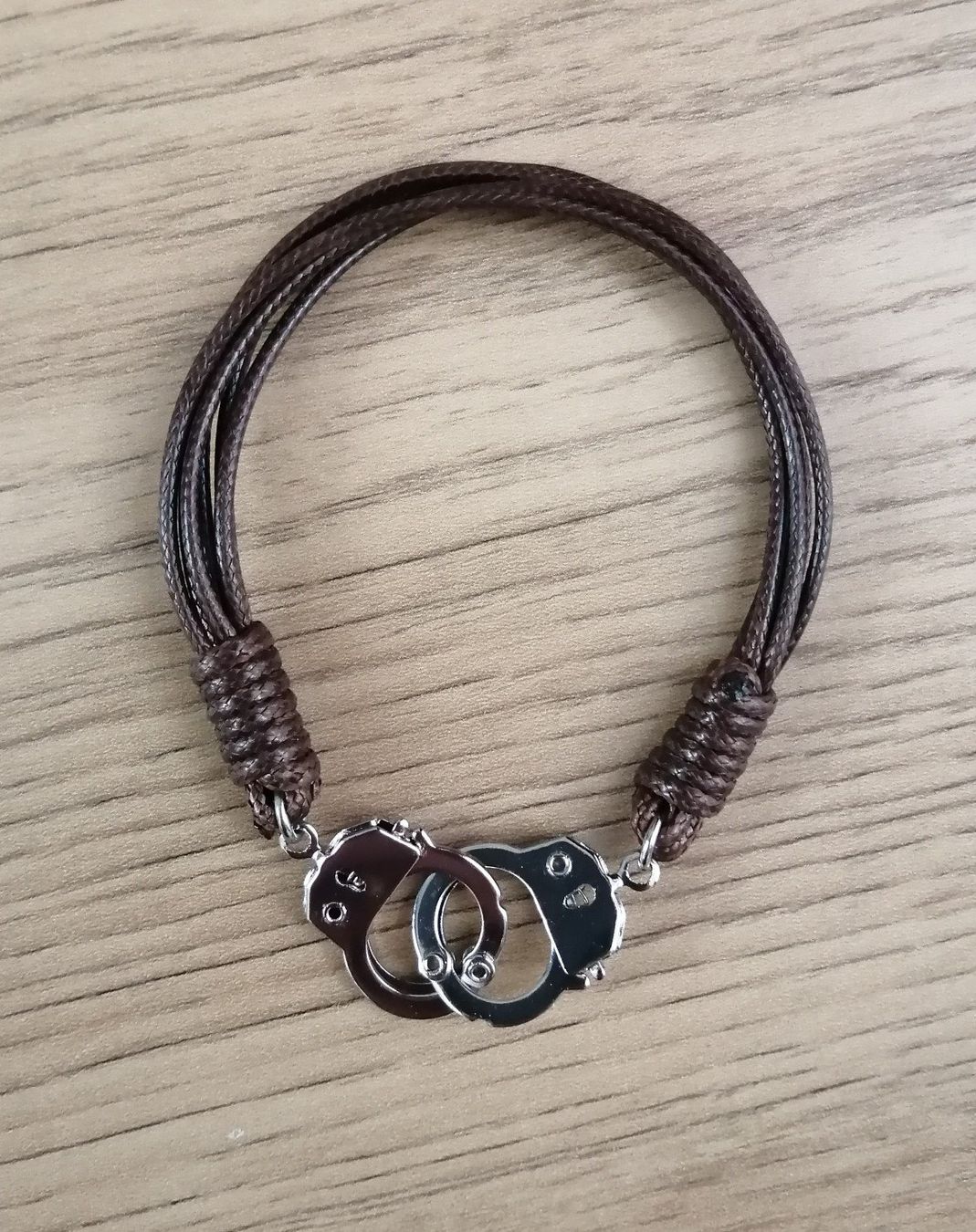 Armbänder & -reifen: Seltenes Armband mit Handschellen – Neu und originalverpackt aus Bern von Prasolux